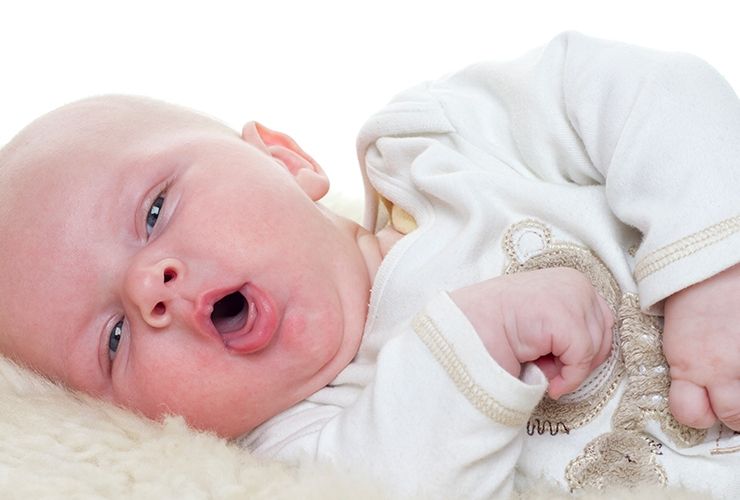 Trẻ bị đau họng nhưng không sốt có nguy hiểm không? Tìm hiểu nguyên nhân, dấu hiệu cần đưa trẻ đi khám và cách chăm sóc giúp bé nhanh hồi phục tại nhà.